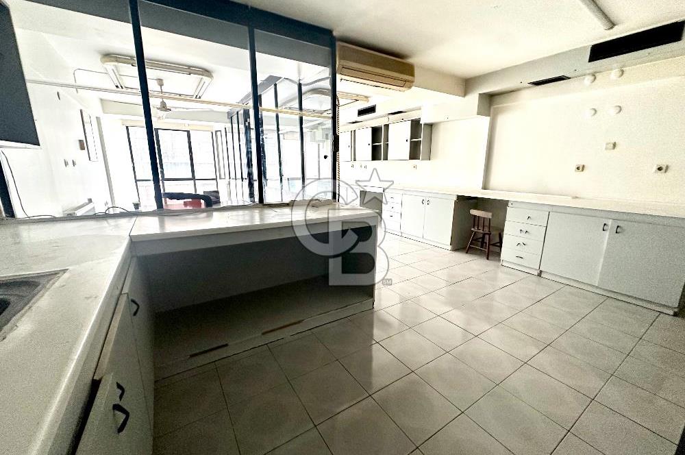 Karşıyaka Çarşı Girişi Deniz Manzaralı 85m2 Satılık Geniş Ofis