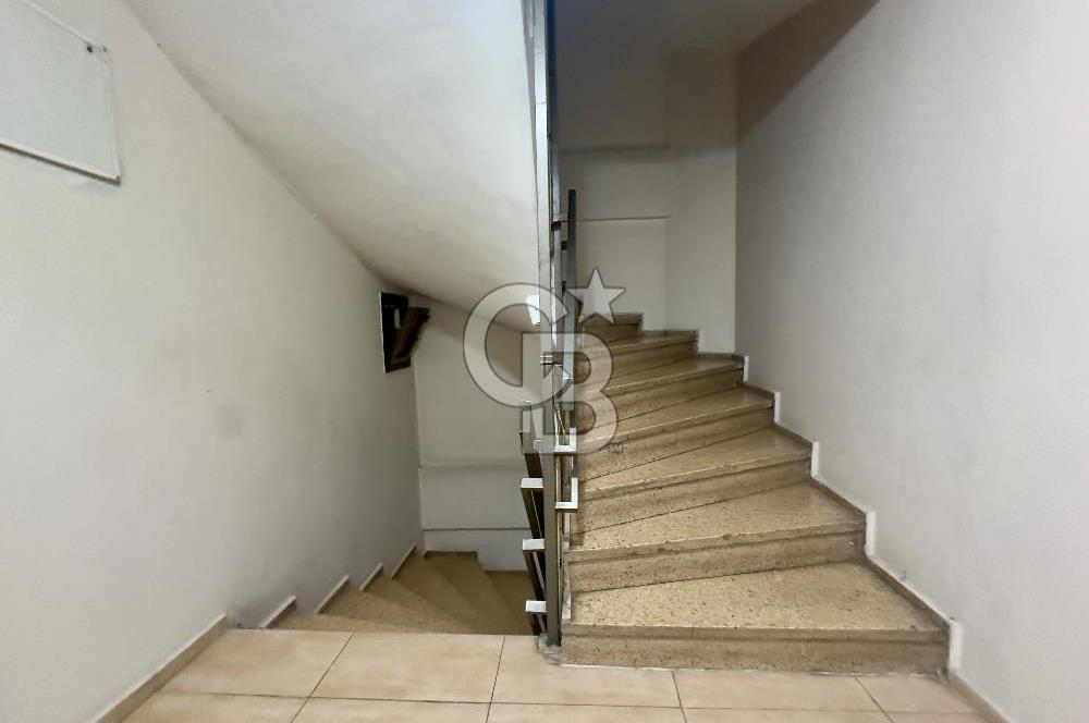 KARŞIYAKA ÇARŞI GİRİŞİNDE | İSKELE KARŞISI | SATILIK 30 M² OFİS
