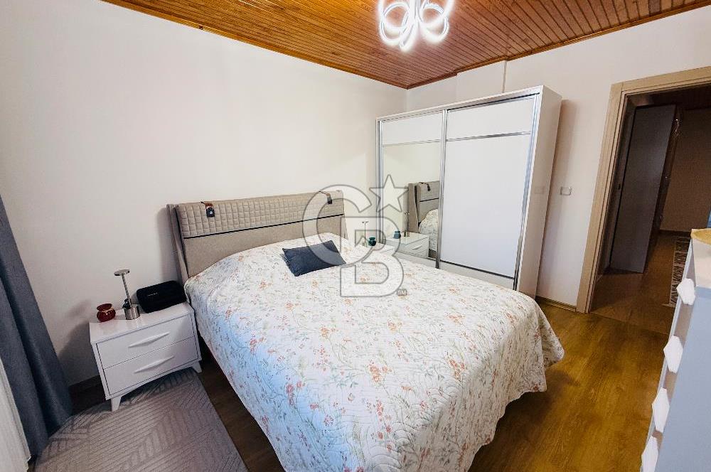 Bayraklı Yamanlarda Manzaralı Teraslı Satılık Geniş 3+1 Daire