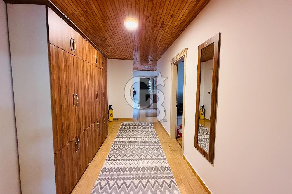 Bayraklı Yamanlarda Manzaralı Teraslı Satılık Geniş 3+1 Daire