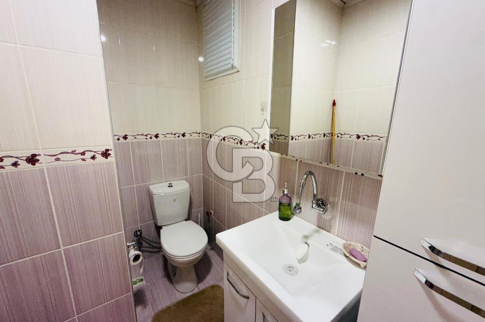 Bayraklı Yamanlarda Manzaralı Teraslı Satılık Geniş 3+1 Daire