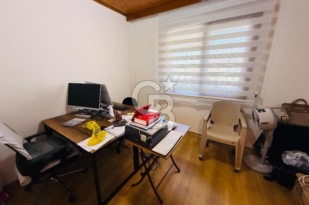 Bayraklı Yamanlarda Manzaralı Teraslı Satılık Geniş 3+1 Daire