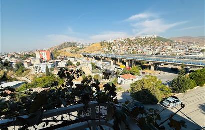 Bayraklı Yamanlarda Manzaralı Teraslı Satılık Geniş 3+1 Daire