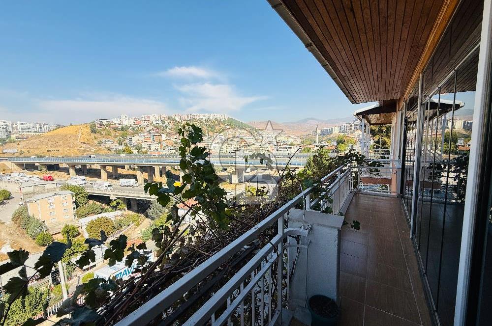 Bayraklı Yamanlarda Manzaralı Teraslı Satılık Geniş 3+1 Daire