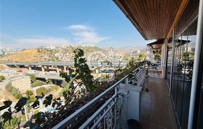 Bayraklı Yamanlarda Manzaralı Teraslı Satılık Geniş 3+1 Daire