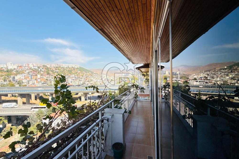 Bayraklı Yamanlarda Manzaralı Teraslı Satılık Geniş 3+1 Daire