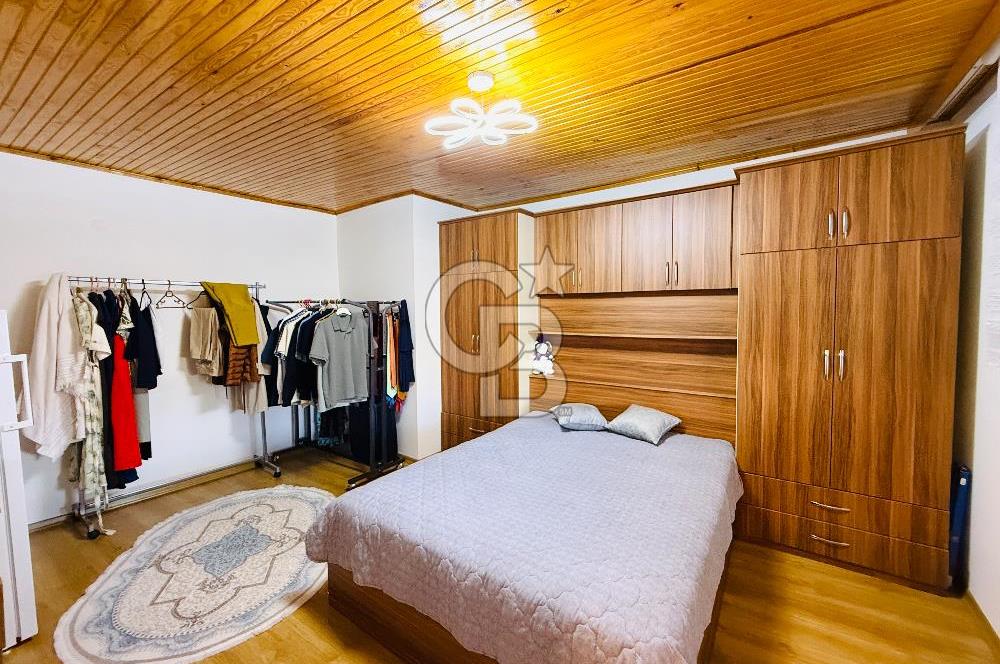 Bayraklı Yamanlarda Manzaralı Teraslı Satılık Geniş 3+1 Daire