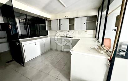Karşıyaka Çarşı Girişi Deniz Manzaralı 85m2 Satılık Geniş Ofis