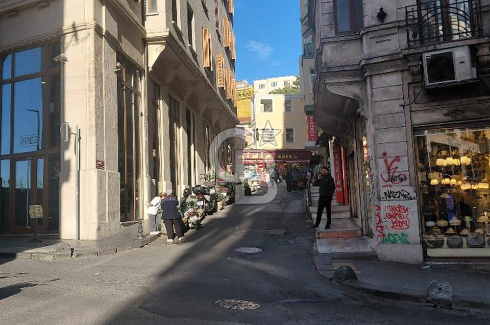 Beyoğlu Şişhanede çok iyi konumda kullanıma hazır 25 m2 1+1  Ofis
