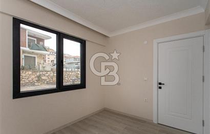 Foça Bağarası Kazım Dirik Mah. Satılık 1+1 Bahçe Katı Daire
