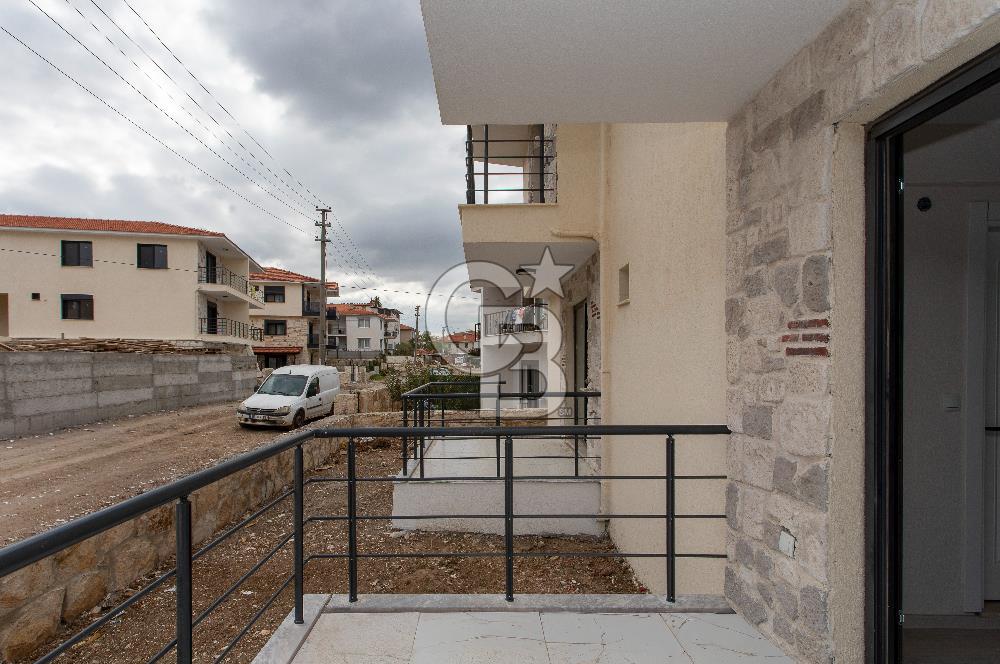 Foça Bağarası Kazım Dirik Mah. Satılık 1+1 Bahçe Katı Daire