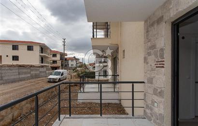 Foça Bağarası Kazım Dirik Mah. Satılık 1+1 Bahçe Katı Daire