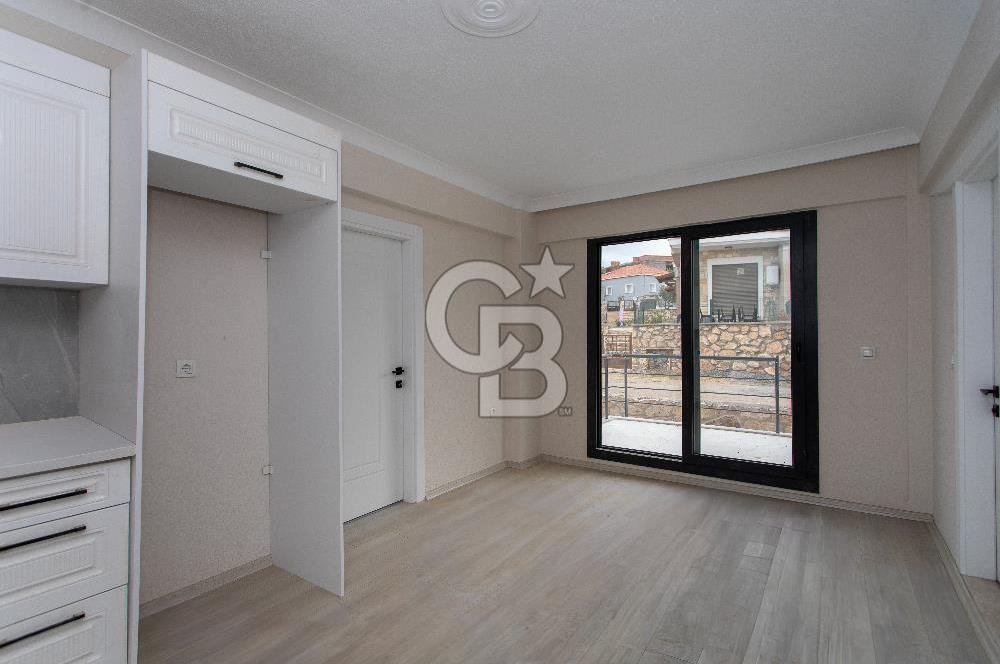Foça Bağarası Kazım Dirik Mah. Satılık 1+1 Bahçe Katı Daire