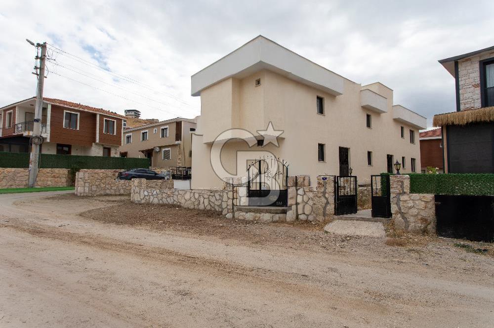 Foça Bağarası Kazım Dirik Mah. Satılık 1+1 Bahçe Katı Daire