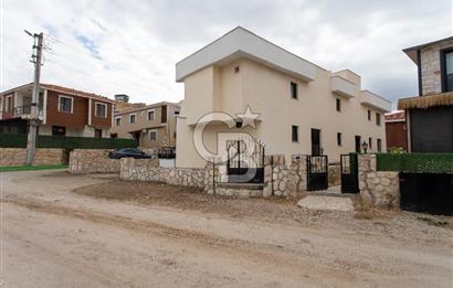 Foça Bağarası Kazım Dirik Mah. Satılık 1+1 Bahçe Katı Daire