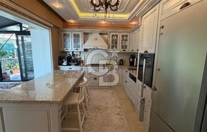 BAŞİSKELEDE PRESTİJLİ SİTE İÇERİSİNDE SATILIK 7+2 LÜKS VİLLA.
