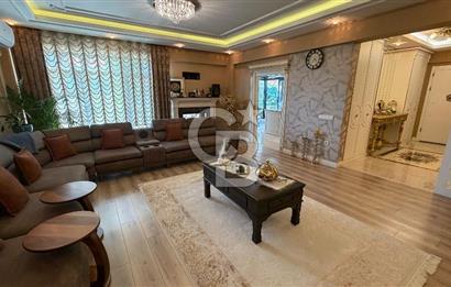 BAŞİSKELEDE PRESTİJLİ SİTE İÇERİSİNDE SATILIK 7+2 LÜKS VİLLA.