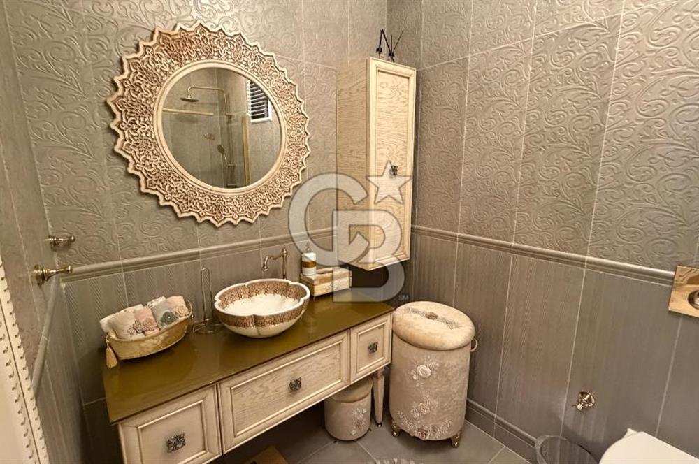BAŞİSKELEDE PRESTİJLİ SİTE İÇERİSİNDE SATILIK 7+2 LÜKS VİLLA.