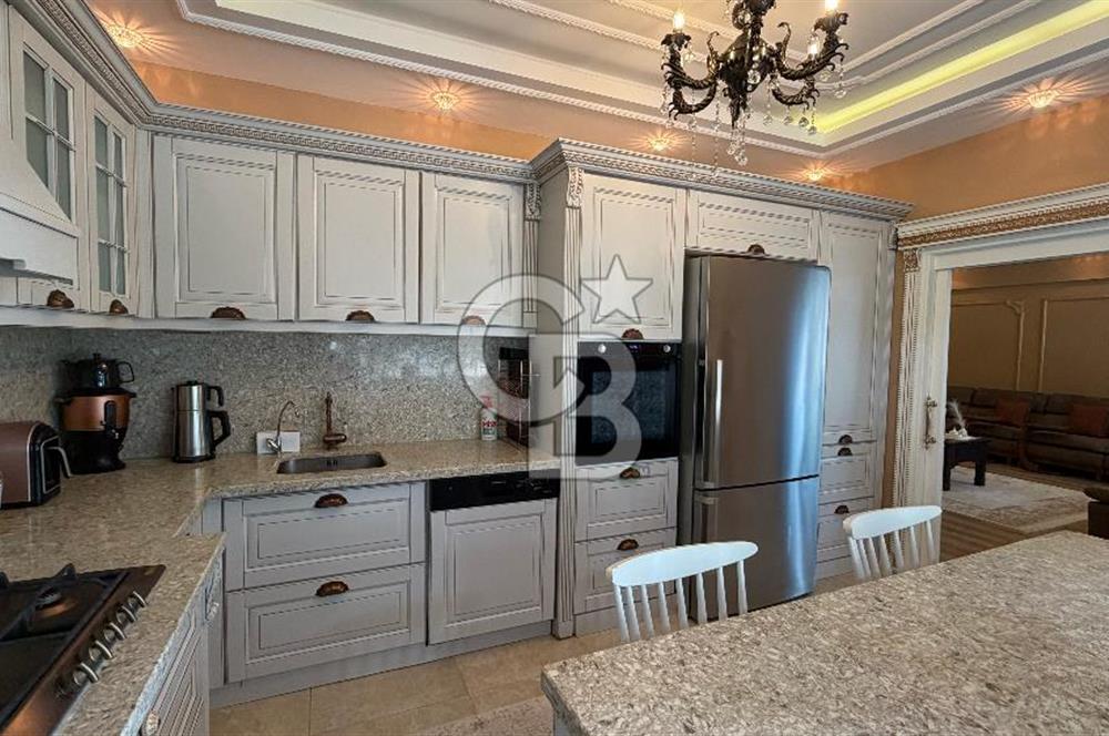 BAŞİSKELEDE PRESTİJLİ SİTE İÇERİSİNDE SATILIK 7+2 LÜKS VİLLA.