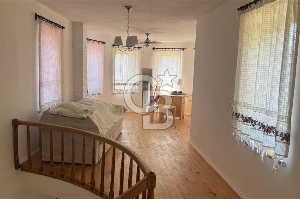 DATÇA EMECİK'TE DENİZ MANZARALI MÜŞTEMİLATLI SATILIK 3+1 VİLLA