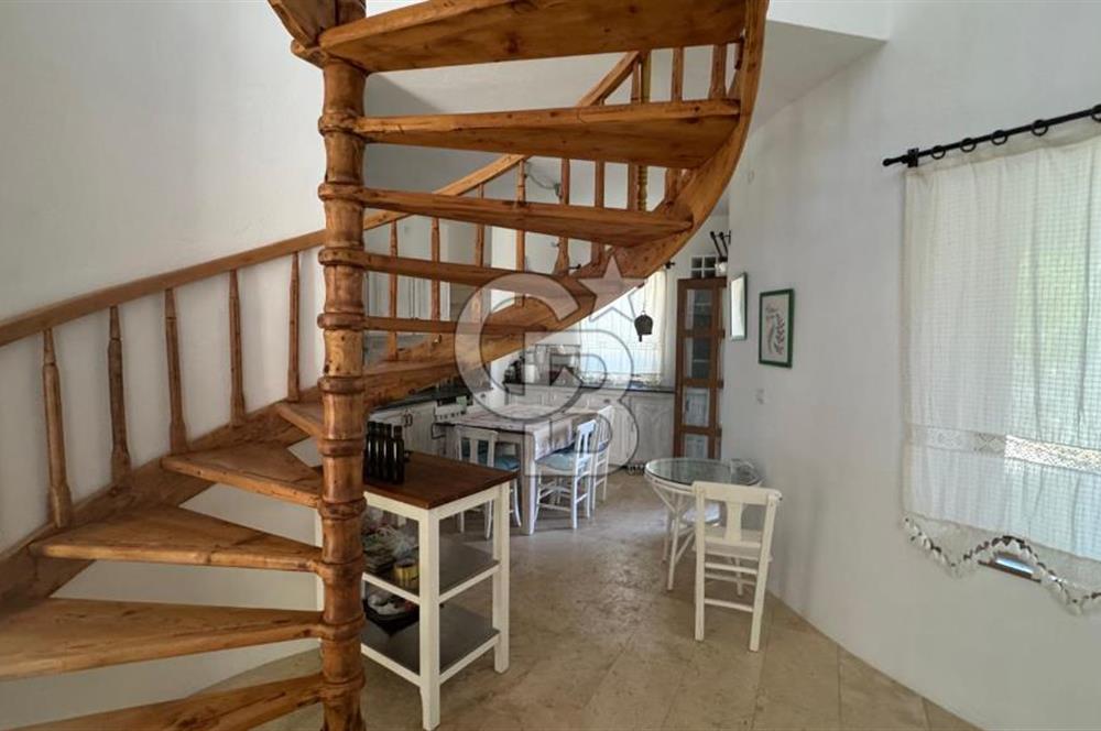 DATÇA EMECİK'TE DENİZ MANZARALI MÜŞTEMİLATLI SATILIK 3+1 VİLLA