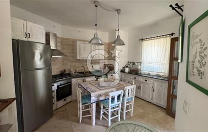 DATÇA EMECİK'TE DENİZ MANZARALI MÜŞTEMİLATLI SATILIK 3+1 VİLLA