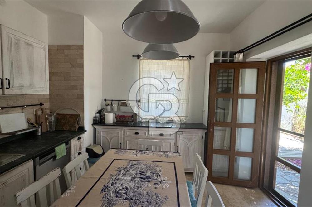 DATÇA EMECİK'TE DENİZ MANZARALI MÜŞTEMİLATLI SATILIK 3+1 VİLLA