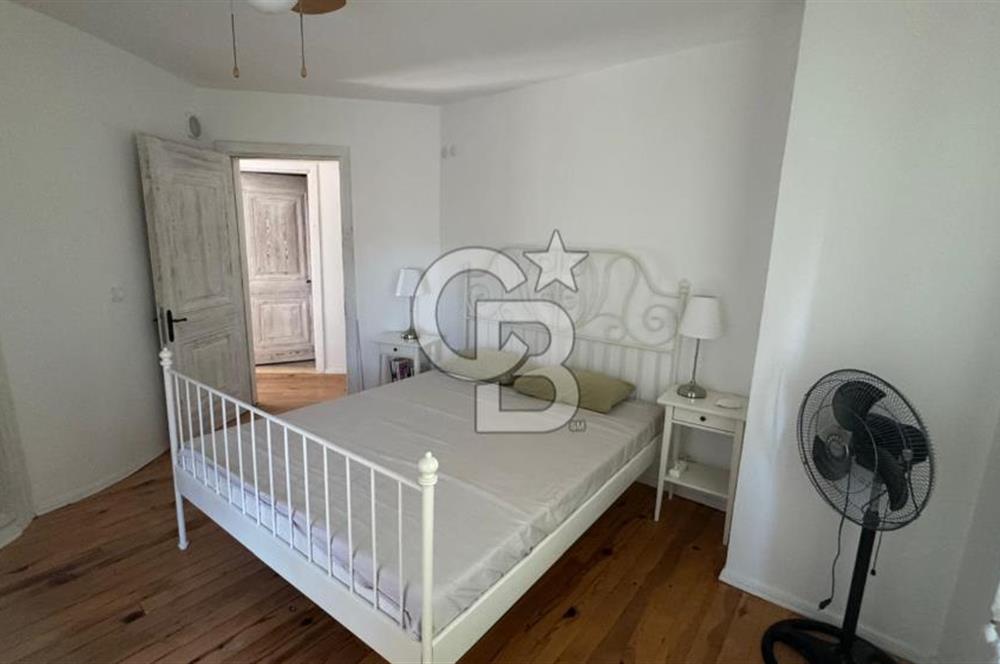 DATÇA EMECİK'TE DENİZ MANZARALI MÜŞTEMİLATLI SATILIK 3+1 VİLLA
