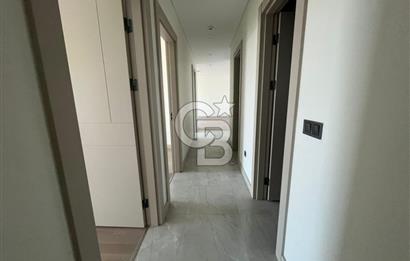 Ataşehir Modern'de Adalar Manzaralı Kiralık 3+1 Lüks Daire