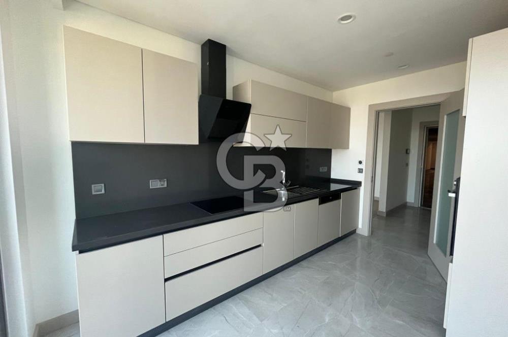 Ataşehir Modern'de Adalar Manzaralı Kiralık 3+1 Lüks Daire
