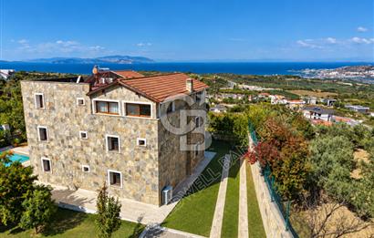 Kuşadası Yaylaköy’de Full Deniz Manzaralı, Zeytinlik İçerisinde Satılık Özel Malikane