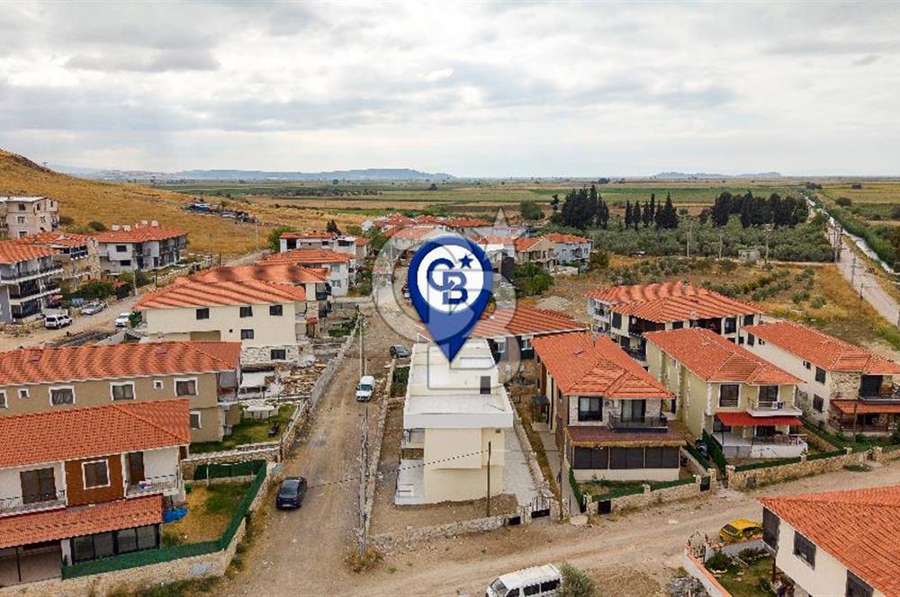 Foça Bağarası Kazım Dirik Mah. Satılık 1+1 Bahçe Katı Daire