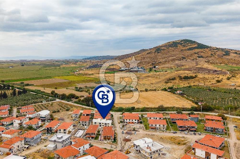 Foça Bağarası Kazım Dirik Mah. Satılık 1+1 Bahçe Katı Daire