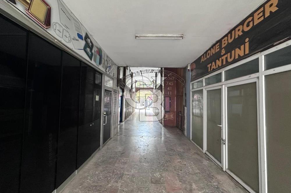 Kurumsala Uygun 15 Mt Vitrinli Çift Cepheli Düz Giriş Mağaza