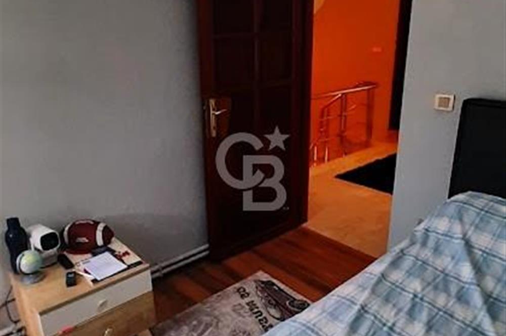 Silivri Altınorak'ta Yüzme Havuzlu Bahçeli Eşyalı Kiralık Villa