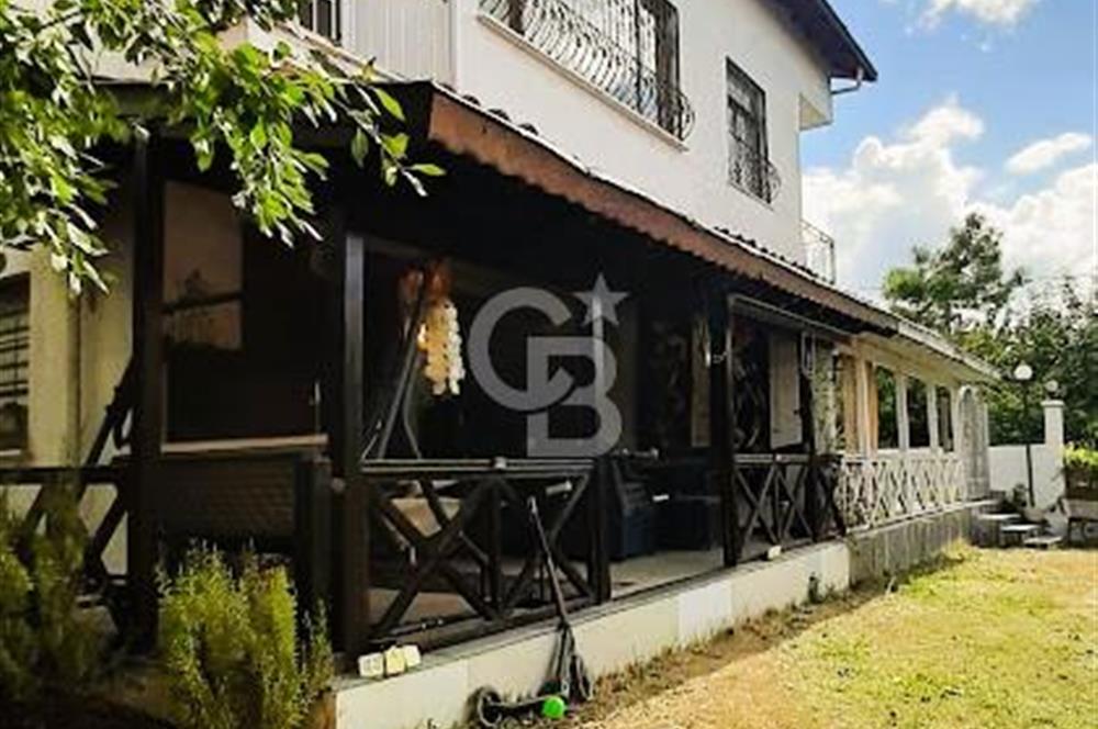 Silivri Altınorak'ta Yüzme Havuzlu Bahçeli Eşyalı Kiralık Villa