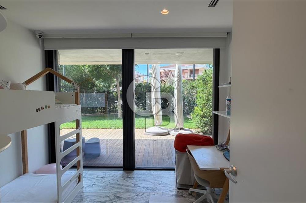 Çeşme Folkart Blu'da Denize Sıfır Bahçeli 3+1 Residence Daire