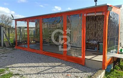 MENDERES DEREKÖYDE 397 m2 KONTEYNER EVLİ SATILIK TARLA HİSSESİ