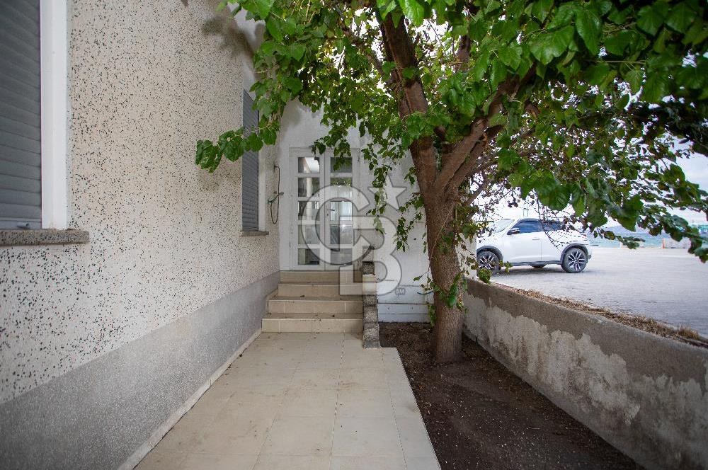 Foça Gencelli'de Satılık Denize Sıfır Müstakil Ev