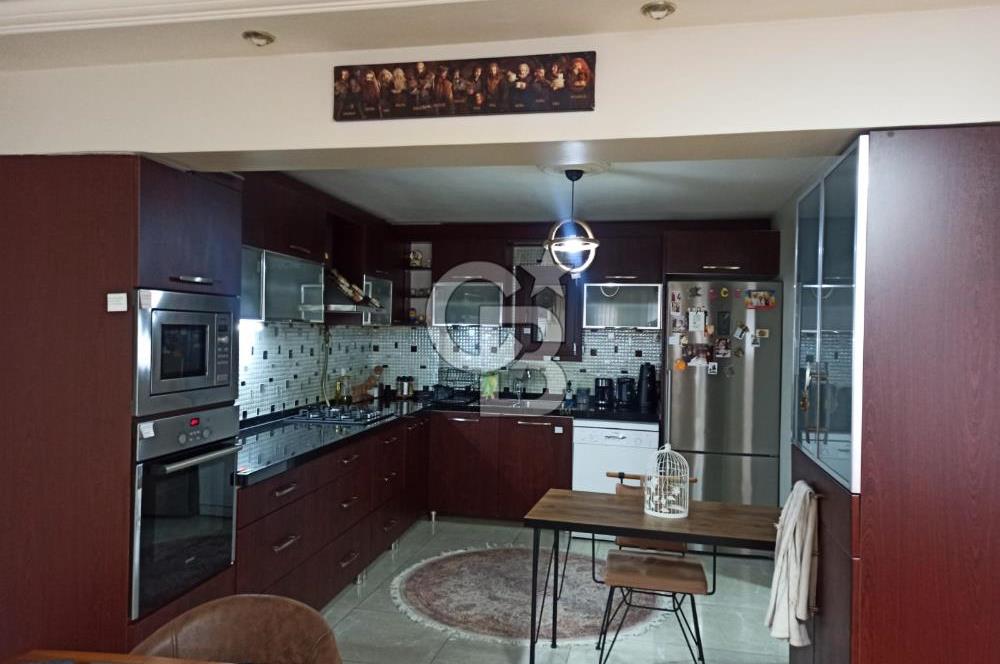 Karşıyaka Bahariye’de Önü Açık, Otoparklı, Çift Balkonlu 3+1 Kiralık Daire