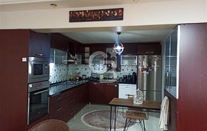 Karşıyaka Bahariye’de Önü Açık, Otoparklı, Çift Balkonlu 3+1 Kiralık Daire