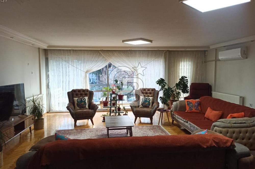 Karşıyaka Bahariye’de Önü Açık, Otoparklı, Çift Balkonlu 3+1 Kiralık Daire