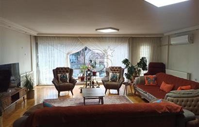 Karşıyaka Bahariye’de Önü Açık, Otoparklı, Çift Balkonlu 3+1 Kiralık Daire