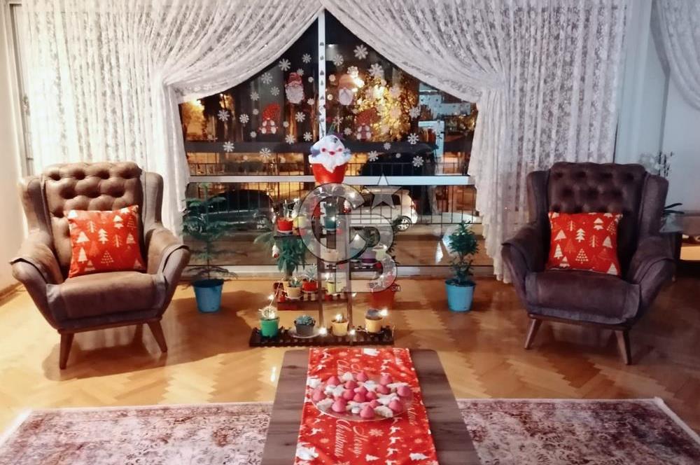 Karşıyaka Bahariye’de Önü Açık, Otoparklı, Çift Balkonlu 3+1 Kiralık Daire