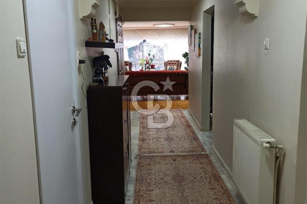 Karşıyaka Bahariye’de Önü Açık, Otoparklı, Çift Balkonlu 3+1 Kiralık Daire
