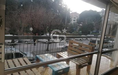 Karşıyaka Bahariye’de Önü Açık, Otoparklı, Çift Balkonlu 3+1 Kiralık Daire