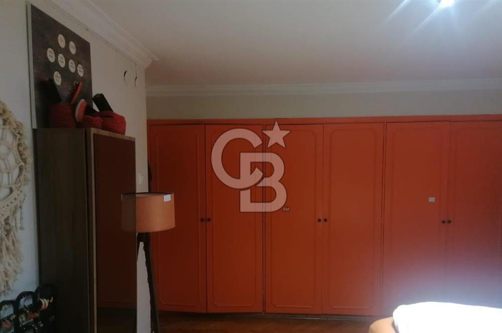 Karşıyaka Bahariye’de Önü Açık, Otoparklı, Çift Balkonlu 3+1 Kiralık Daire