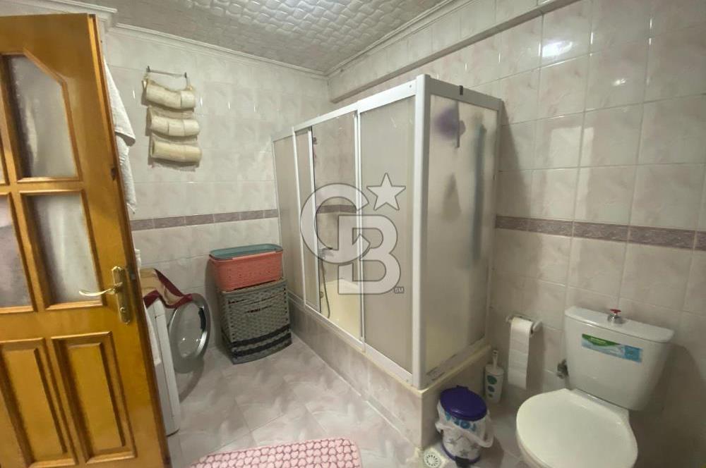 KÖRFEZ'DE ANA CADDEYE CEPHELİ, KÖŞE KONUMDA 4 KATLI KOMPLE BİNA