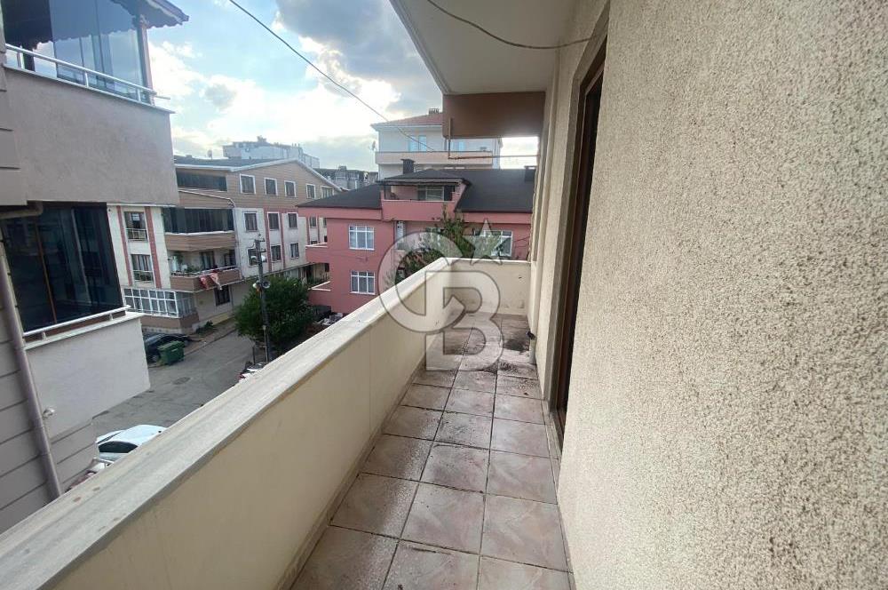 KÖRFEZ'DE ANA CADDEYE CEPHELİ, KÖŞE KONUMDA 4 KATLI KOMPLE BİNA