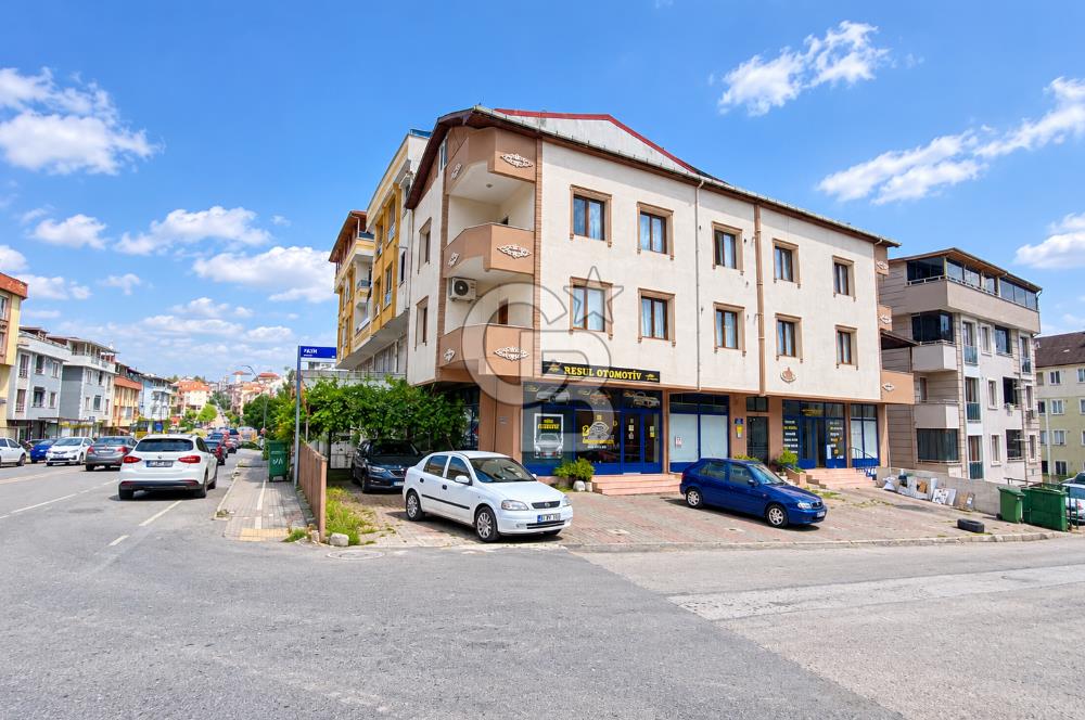 KÖRFEZ'DE ANA CADDEYE CEPHELİ, KÖŞE KONUMDA 4 KATLI KOMPLE BİNA